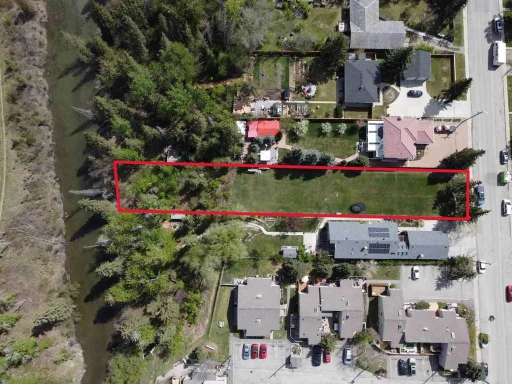 8520 48 Avenue NW Calgary AB T3B2A6