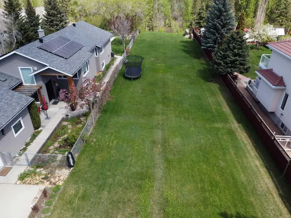 8520 48 Avenue NW Calgary AB T3B2A6