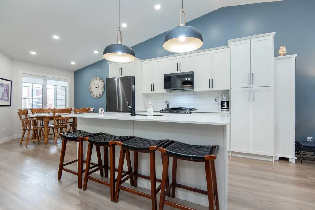 71 Golden Crescent Red Deer AB T4P 2S7