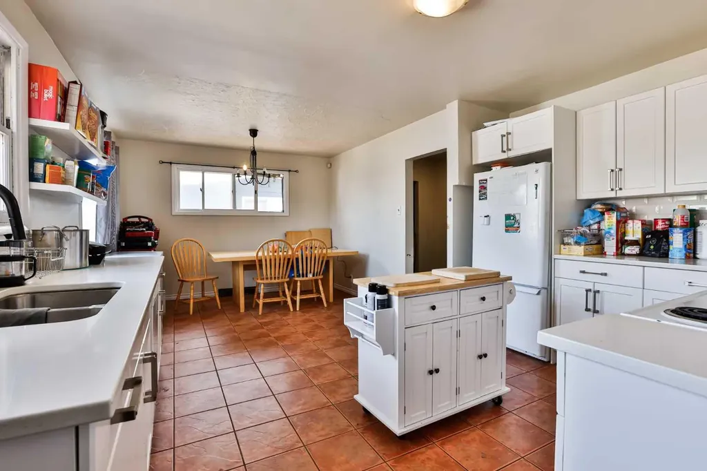 2201 13 Avenue S Lethbridge AB T1K 0S6