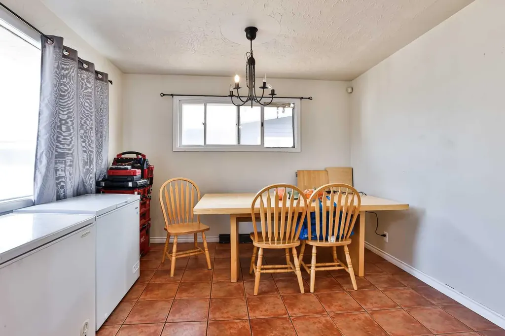 2201 13 Avenue S Lethbridge AB T1K 0S6