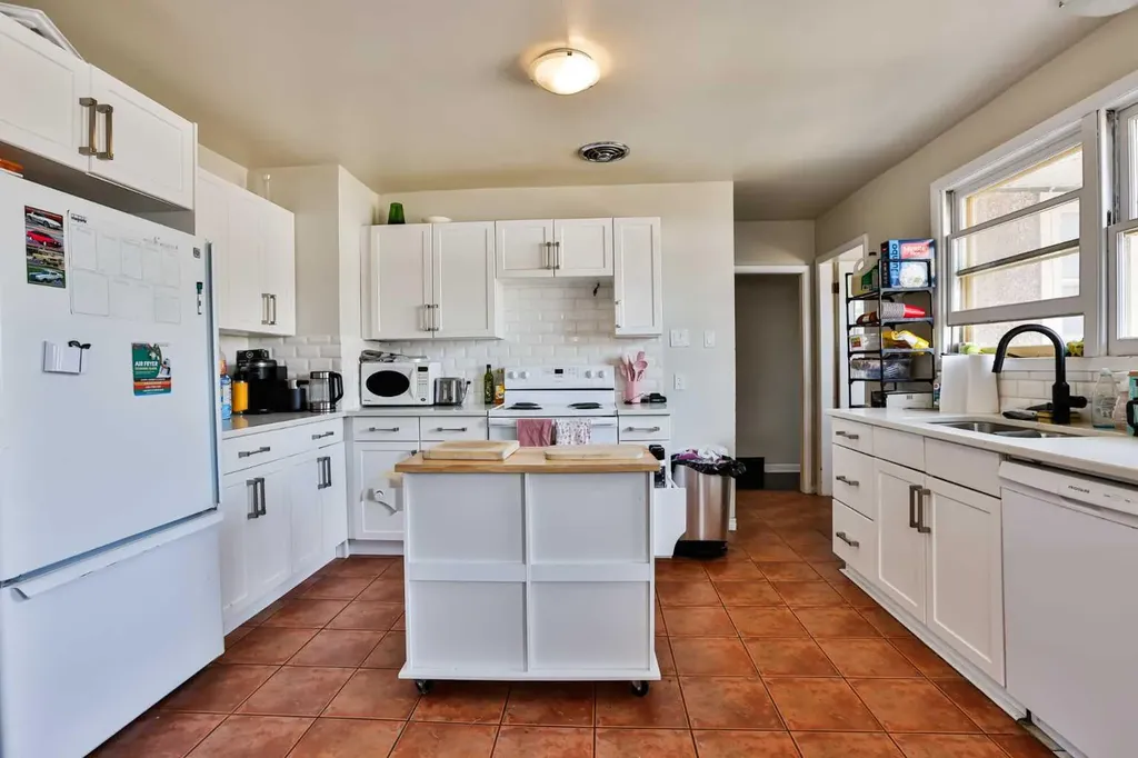 2201 13 Avenue S Lethbridge AB T1K 0S6