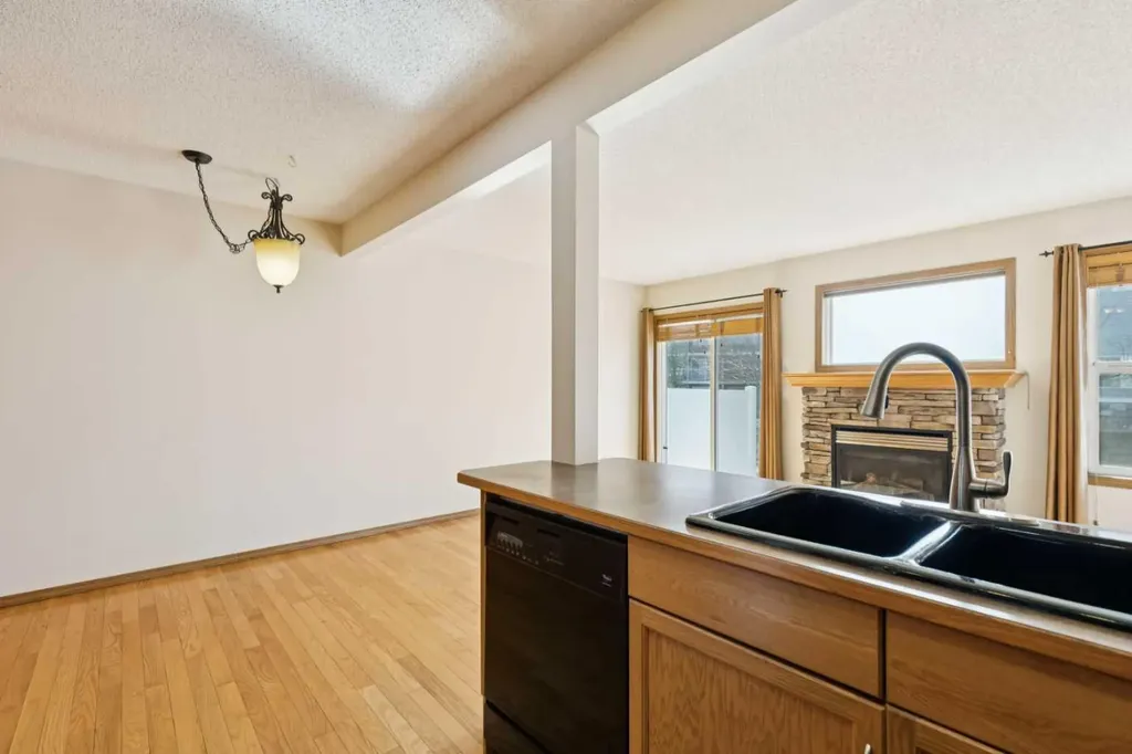 39 Country Village Circle NE Calgary AB T3K 5X3