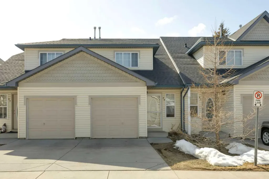 39 Country Village Circle NE Calgary AB T3K 5X3