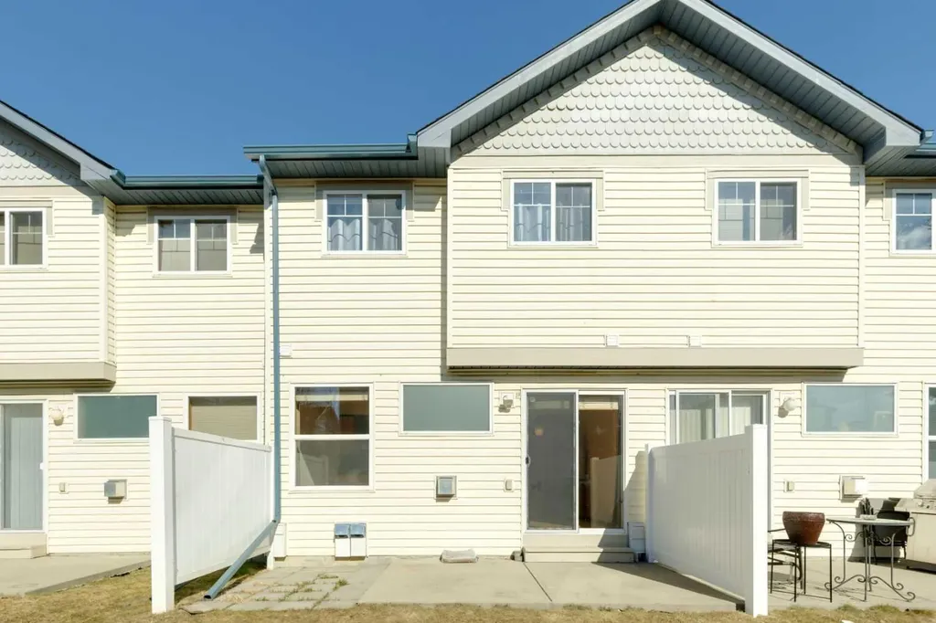 39 Country Village Circle NE Calgary AB T3K 5X3