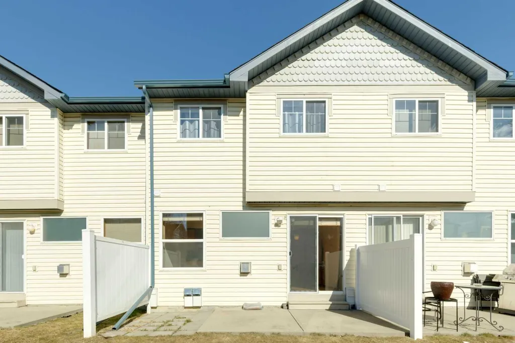 39 Country Village Circle NE Calgary AB T3K 5X3