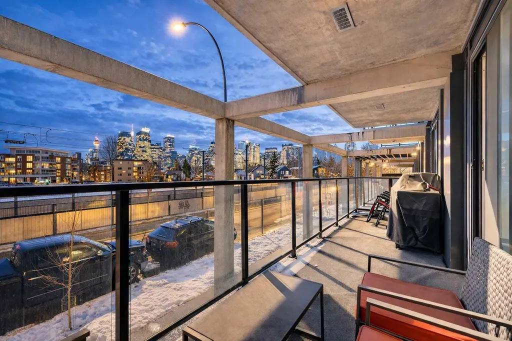 327 9a Street NW Calgary AB T2N 1T7