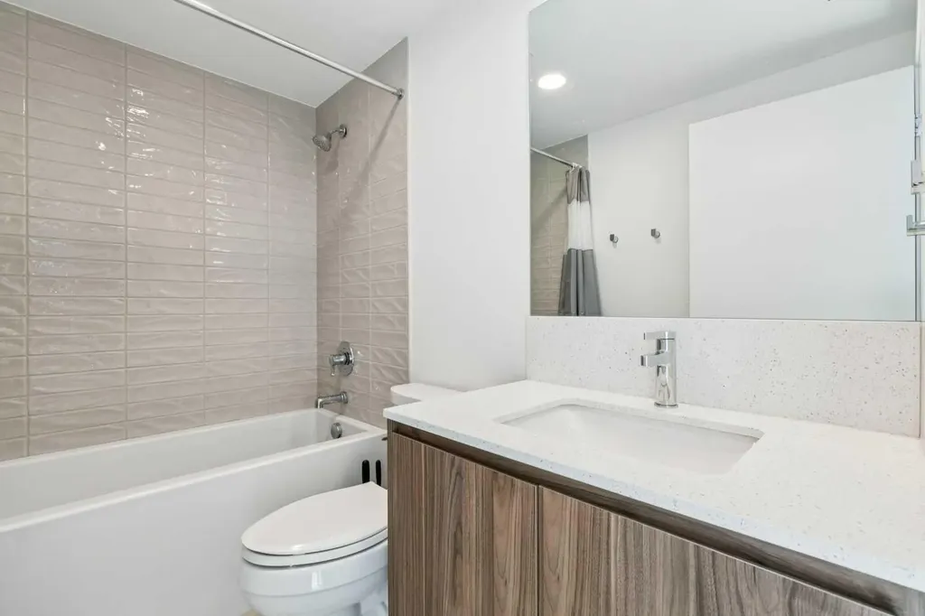 327 9a Street NW Calgary AB T2N 1T7