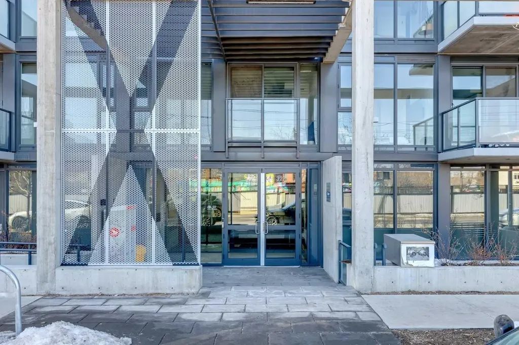 327 9a Street NW Calgary AB T2N 1T7