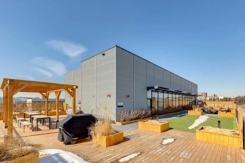 327 9a Street NW Calgary AB T2N 1T7