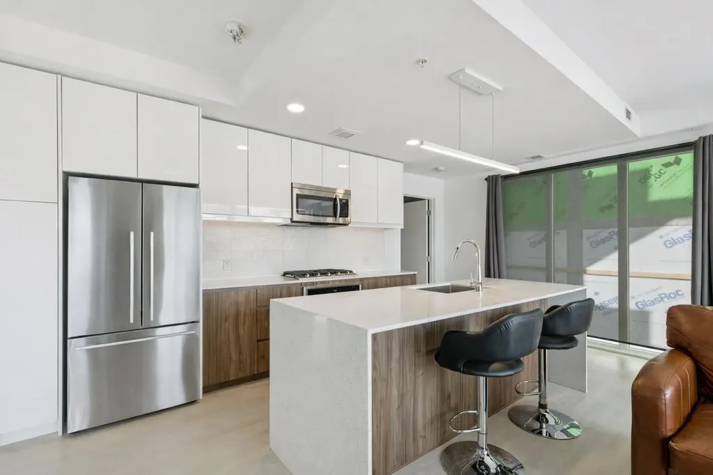 327 9a Street NW Calgary AB T2N 1T7