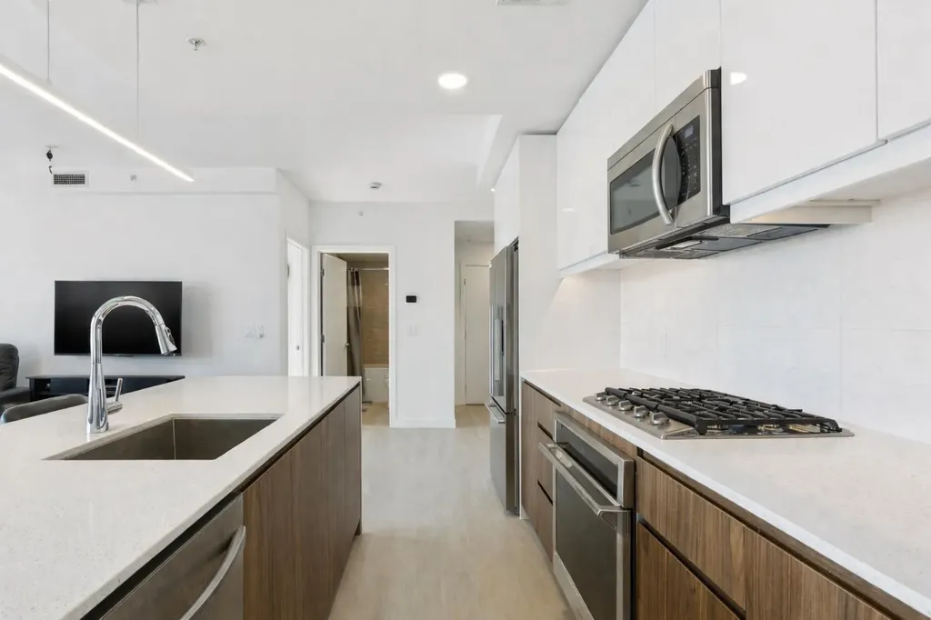 327 9a Street NW Calgary AB T2N 1T7