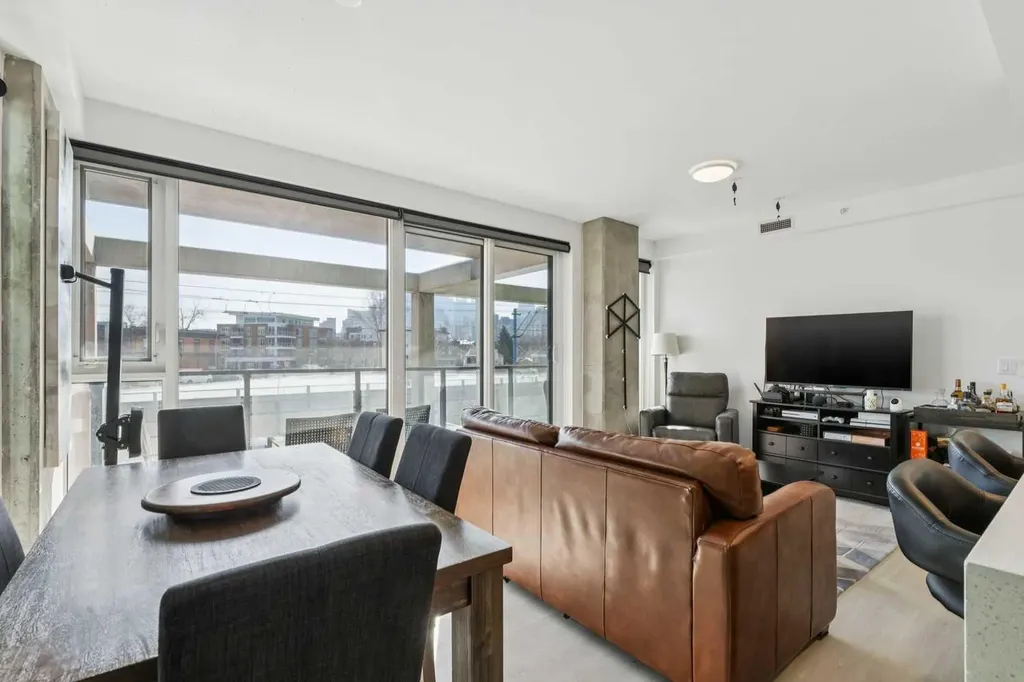 327 9a Street NW Calgary AB T2N 1T7