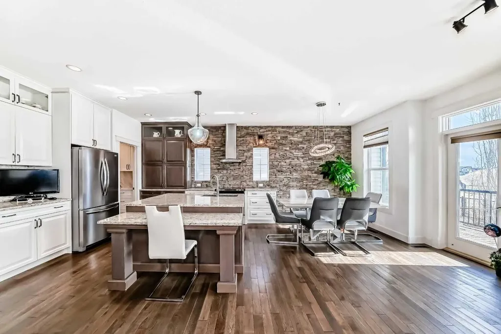322 Reunion Green NW Airdrie AB T4B 3W5