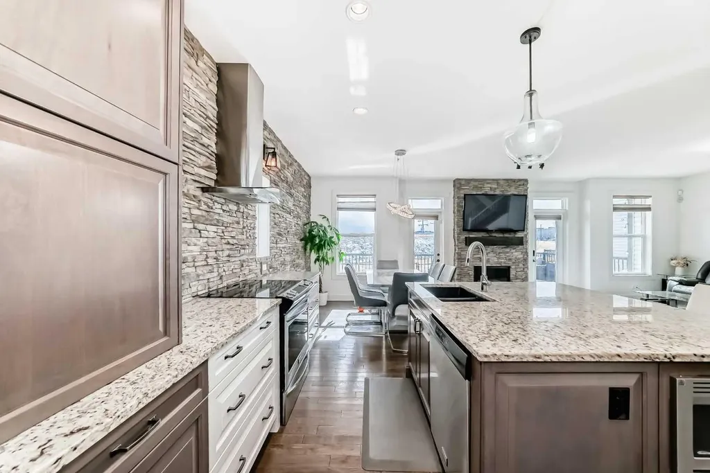 322 Reunion Green NW Airdrie AB T4B 3W5