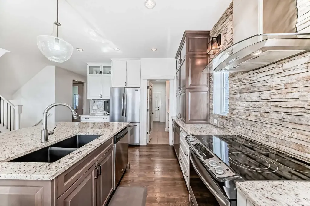322 Reunion Green NW Airdrie AB T4B 3W5