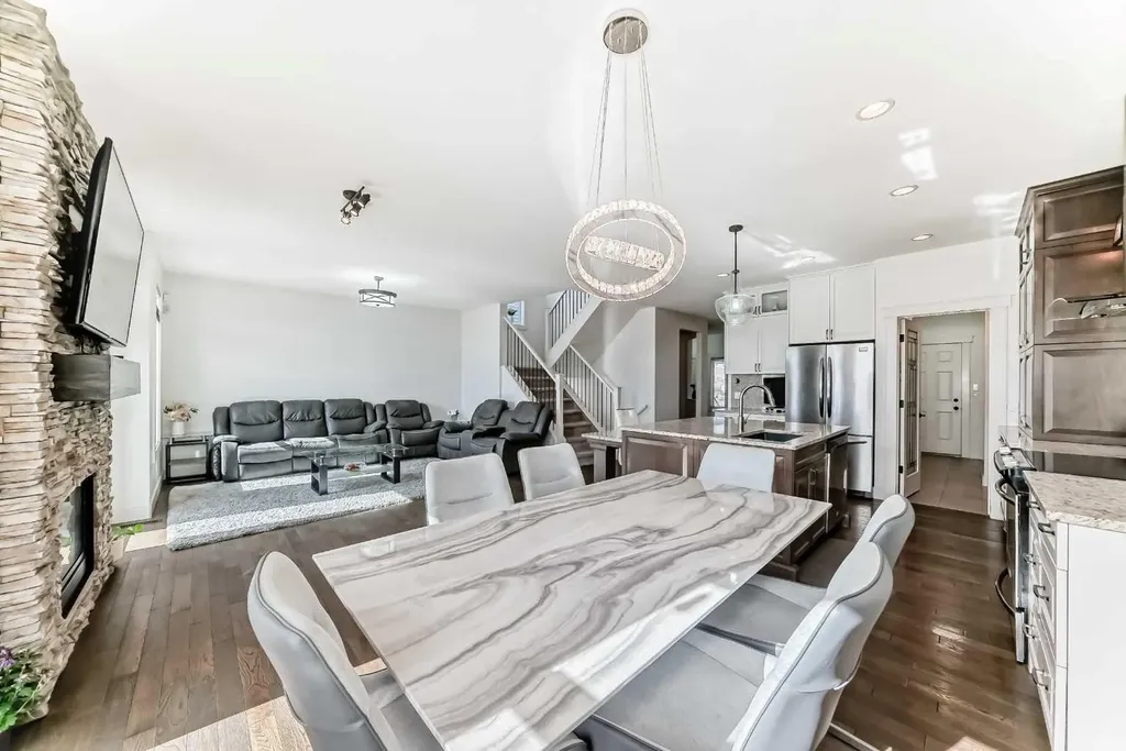 322 Reunion Green NW Airdrie AB T4B 3W5