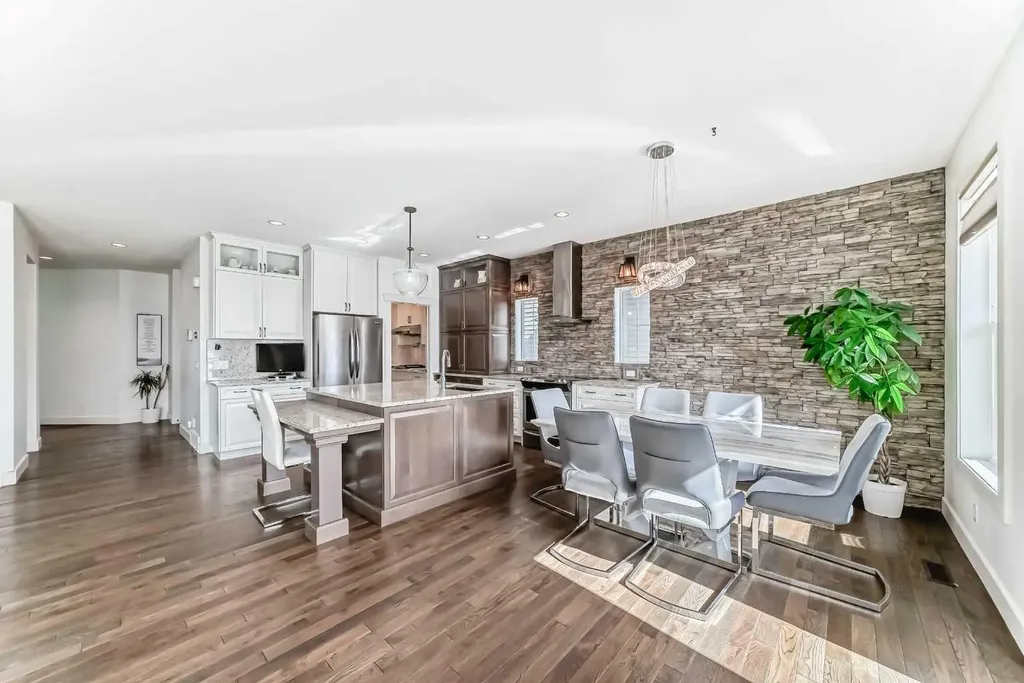 322 Reunion Green NW Airdrie AB T4B 3W5