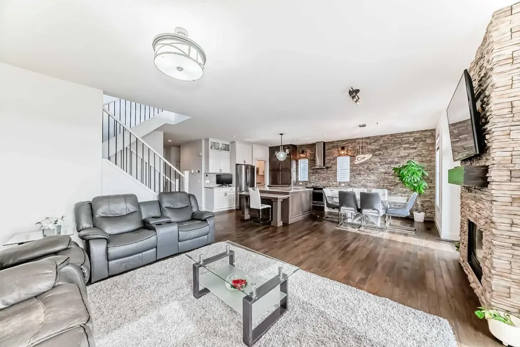 322 Reunion Green NW Airdrie AB T4B 3W5