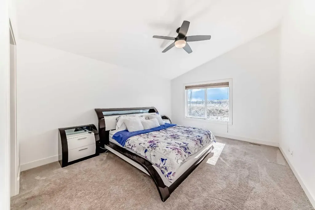 322 Reunion Green NW Airdrie AB T4B 3W5