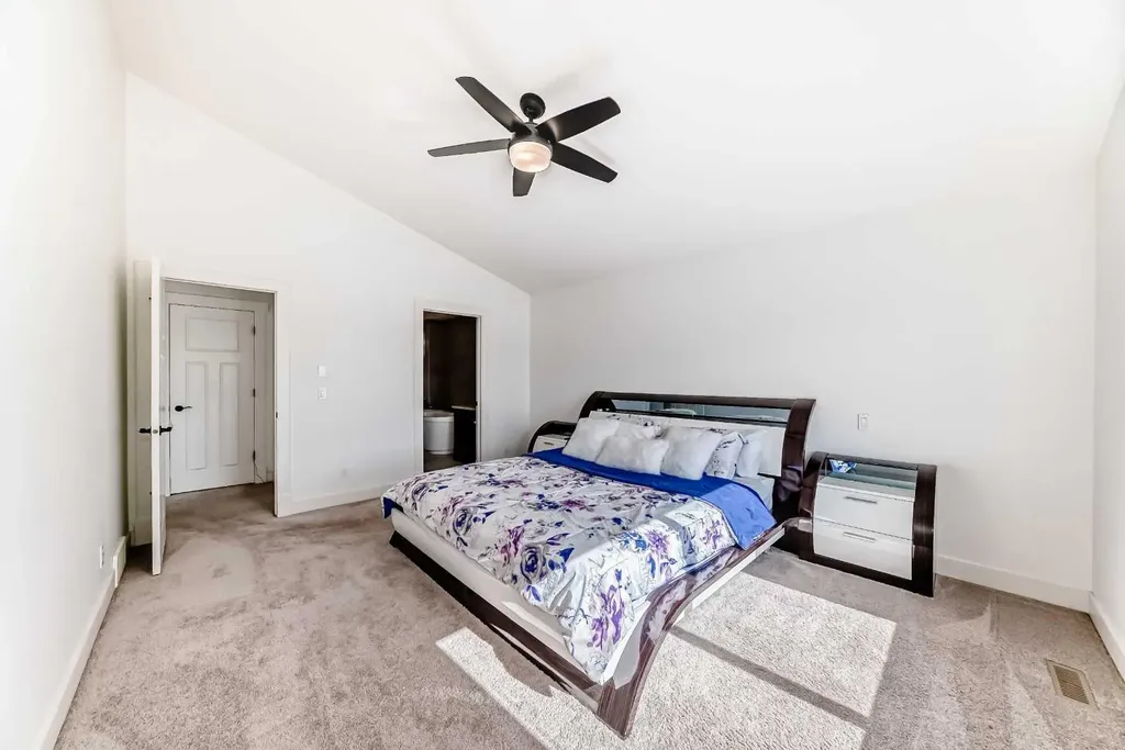 322 Reunion Green NW Airdrie AB T4B 3W5