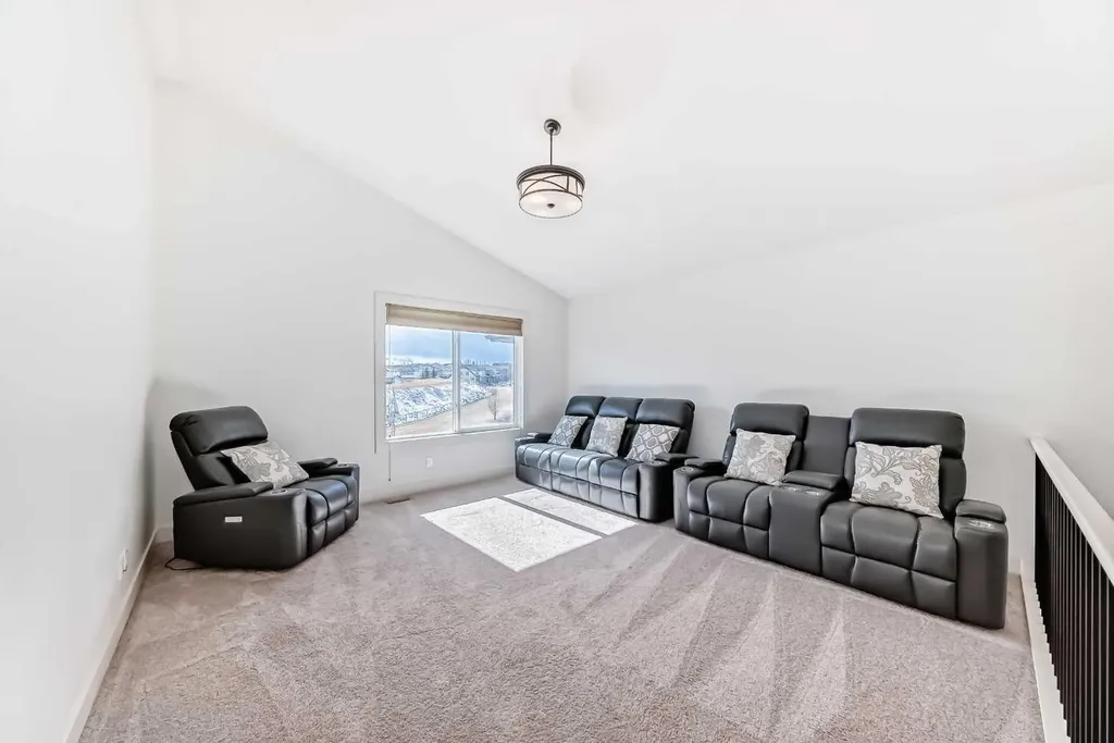 322 Reunion Green NW Airdrie AB T4B 3W5