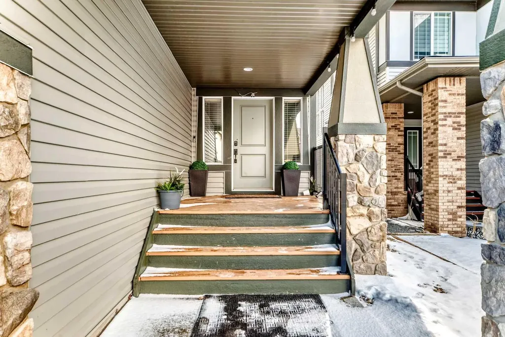 322 Reunion Green NW Airdrie AB T4B 3W5