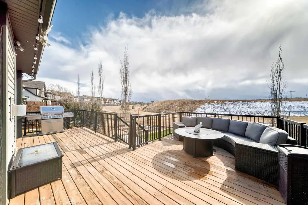 322 Reunion Green NW Airdrie AB T4B 3W5