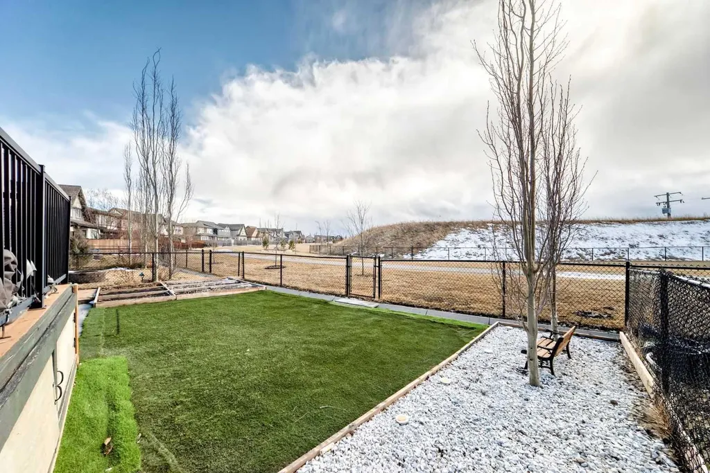 322 Reunion Green NW Airdrie AB T4B 3W5