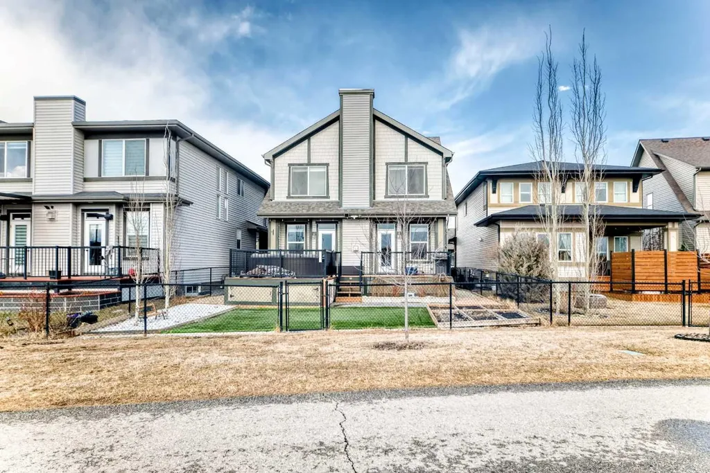 322 Reunion Green NW Airdrie AB T4B 3W5