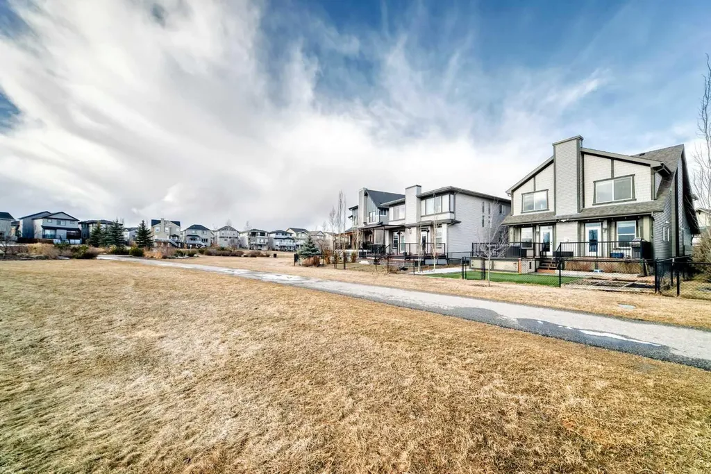 322 Reunion Green NW Airdrie AB T4B 3W5