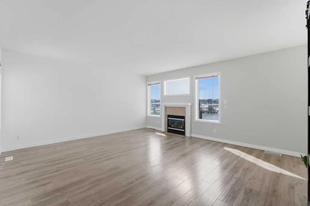12 Silver Creek Boulevard NW Airdrie AB T4B 2R2
