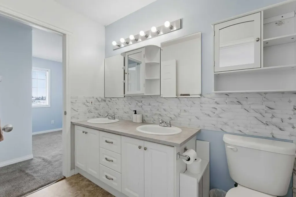 12 Silver Creek Boulevard NW Airdrie AB T4B 2R2