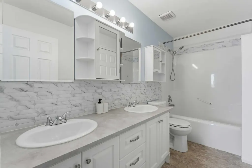 12 Silver Creek Boulevard NW Airdrie AB T4B 2R2