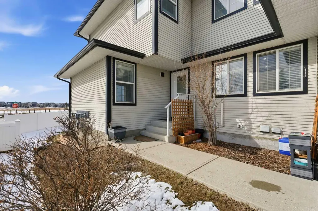 12 Silver Creek Boulevard NW Airdrie AB T4B 2R2
