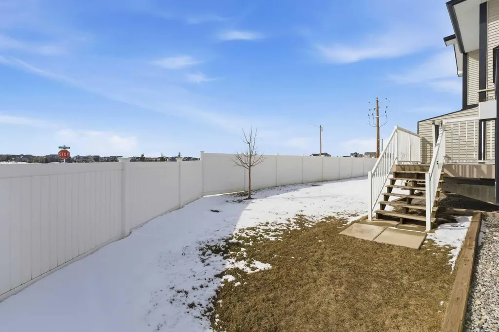 12 Silver Creek Boulevard NW Airdrie AB T4B 2R2