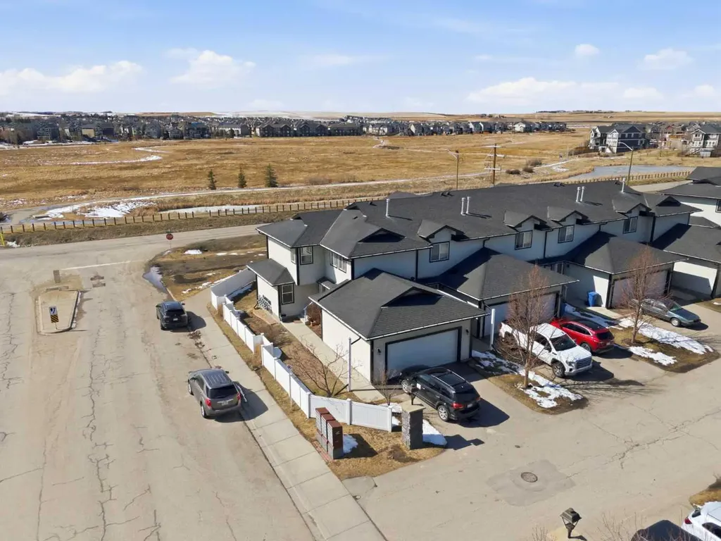 12 Silver Creek Boulevard NW Airdrie AB T4B 2R2