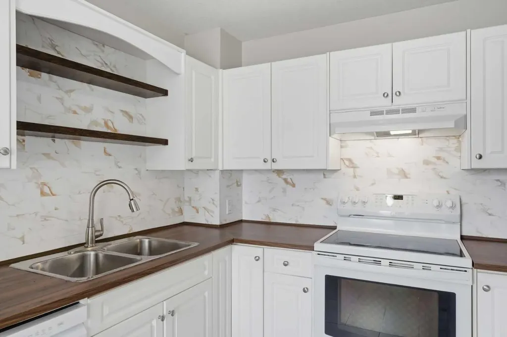 12 Silver Creek Boulevard NW Airdrie AB T4B 2R2