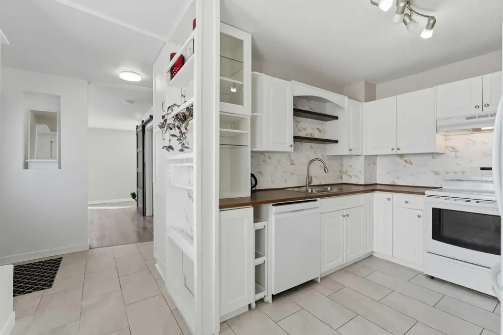 12 Silver Creek Boulevard NW Airdrie AB T4B 2R2
