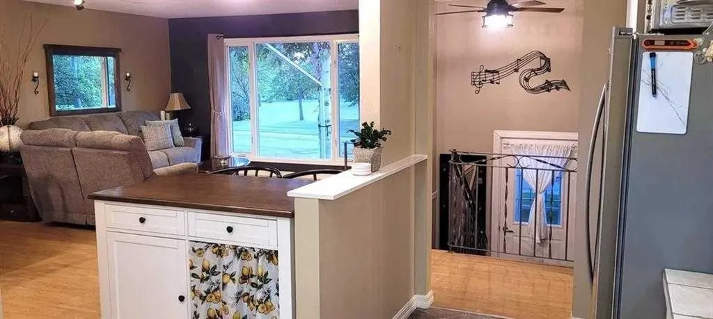 3808 49a Avenue Innisfail AB T4G 1J2