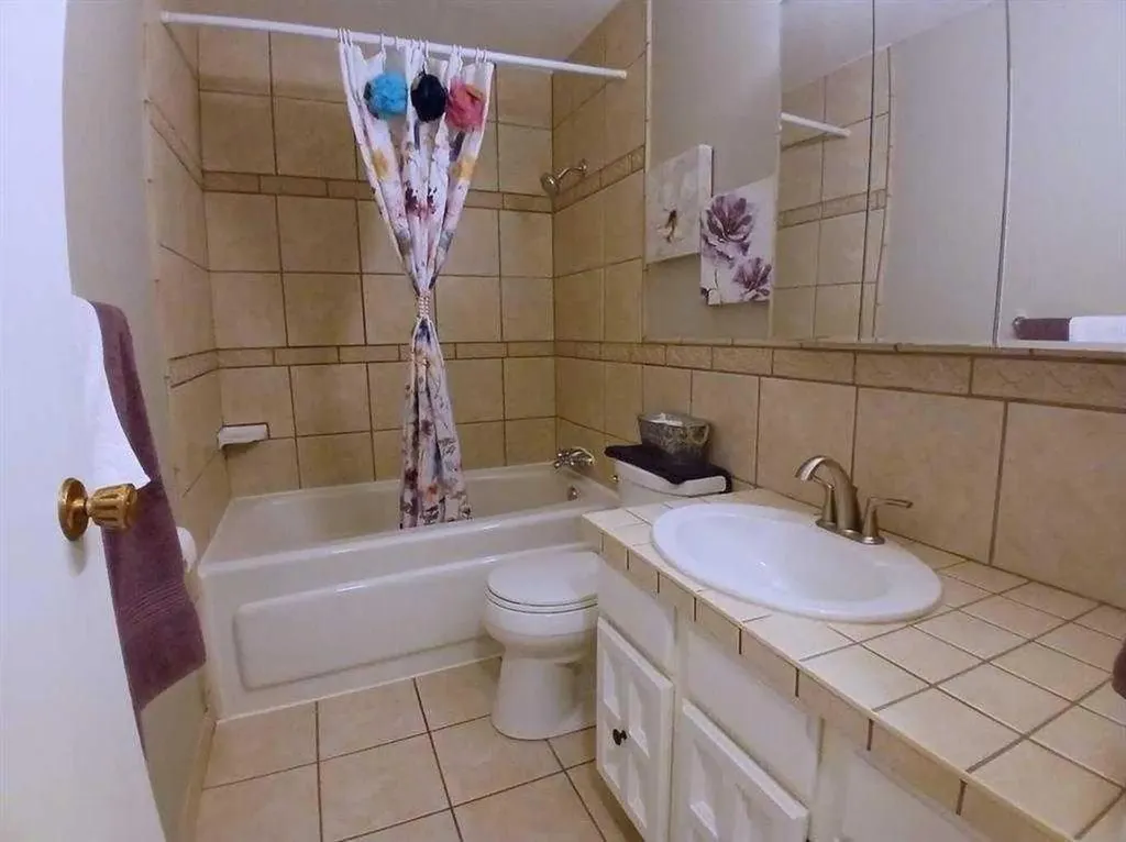 3808 49a Avenue Innisfail AB T4G 1J2