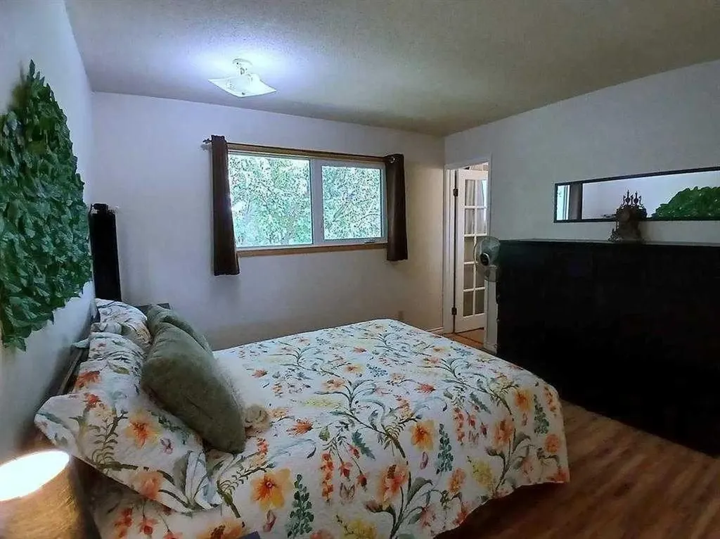 3808 49a Avenue Innisfail AB T4G 1J2