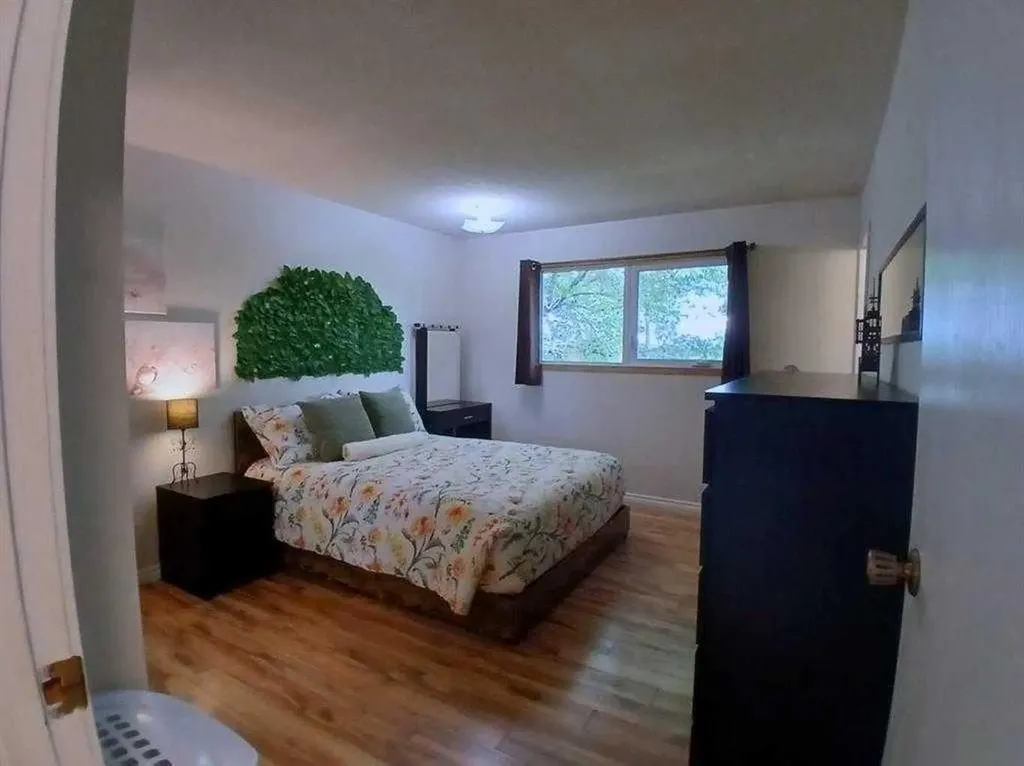 3808 49a Avenue Innisfail AB T4G 1J2