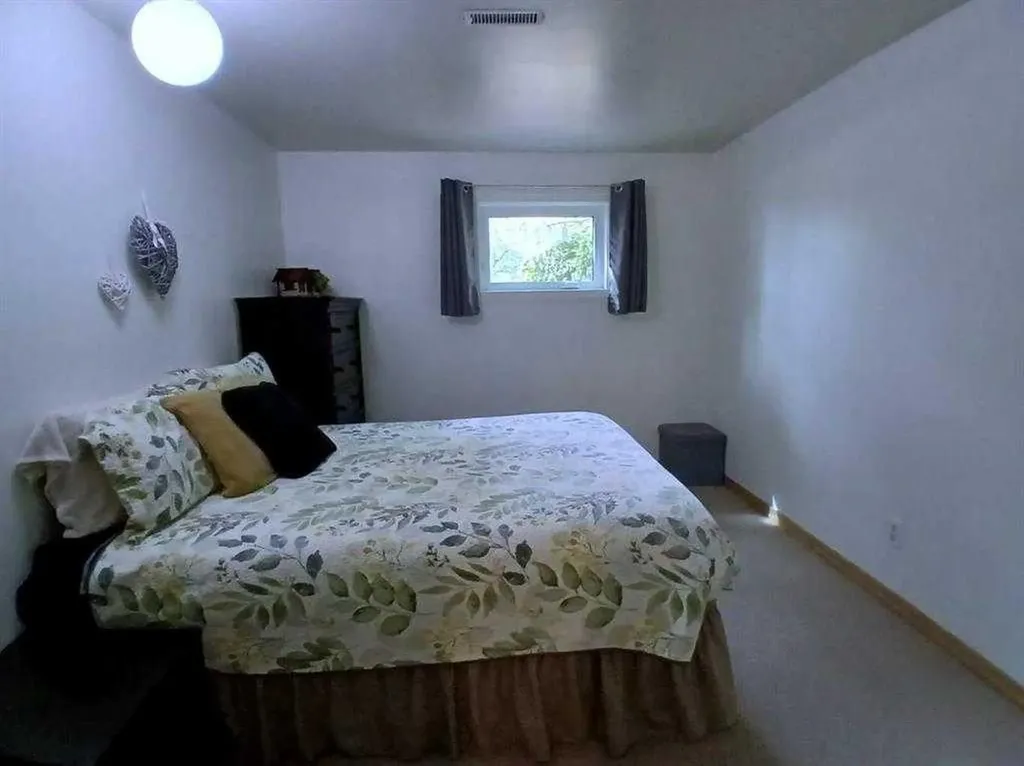 3808 49a Avenue Innisfail AB T4G 1J2