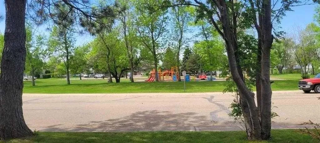 3808 49a Avenue Innisfail AB T4G 1J2
