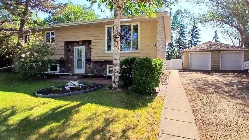 3808 49a Avenue Innisfail AB T4G 1J2
