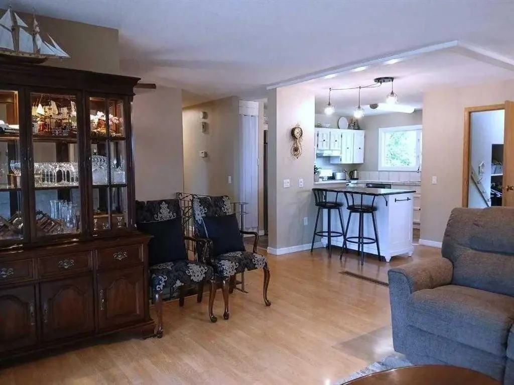 3808 49a Avenue Innisfail AB T4G 1J2