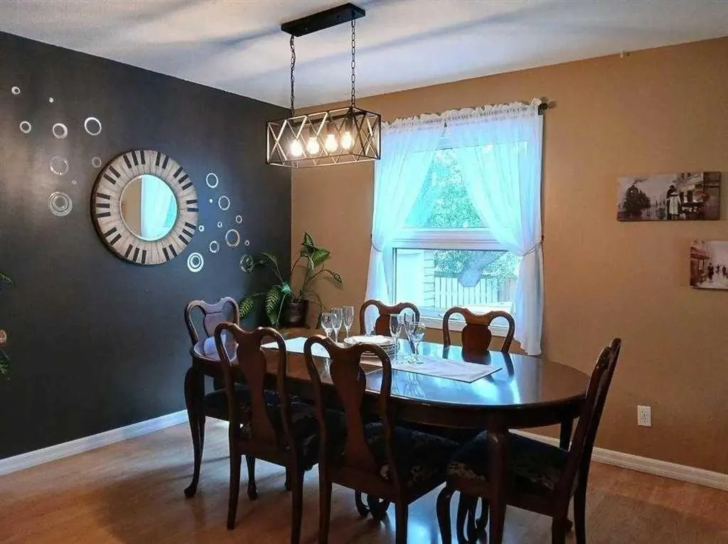 3808 49a Avenue Innisfail AB T4G 1J2