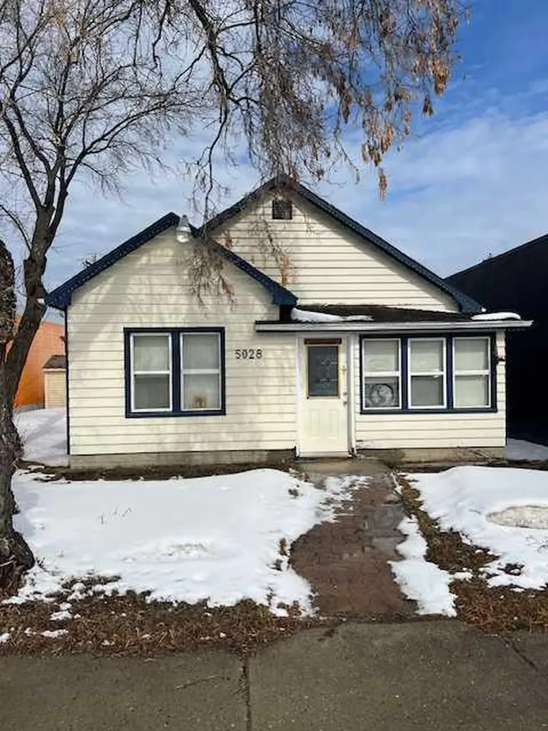 5028 51 Avenue Whitecourt AB T7S 1W6