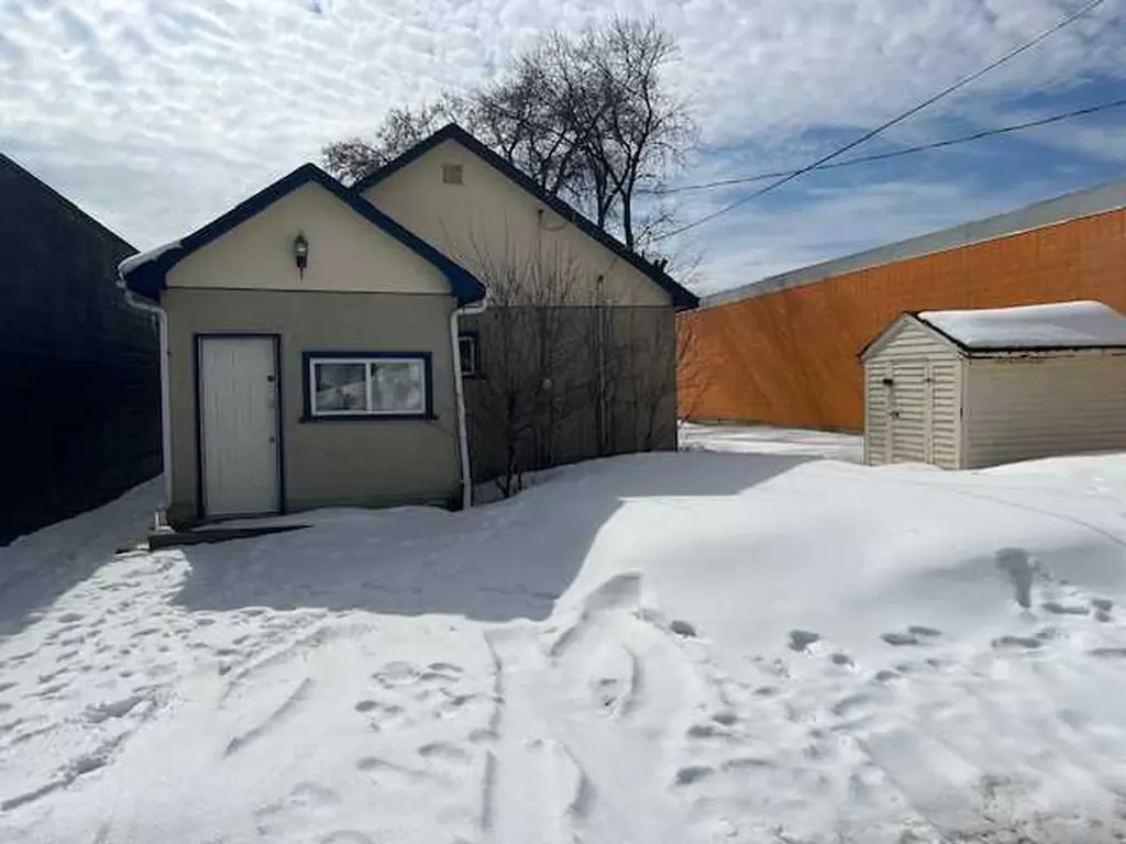 5028 51 Avenue Whitecourt AB T7S 1W6
